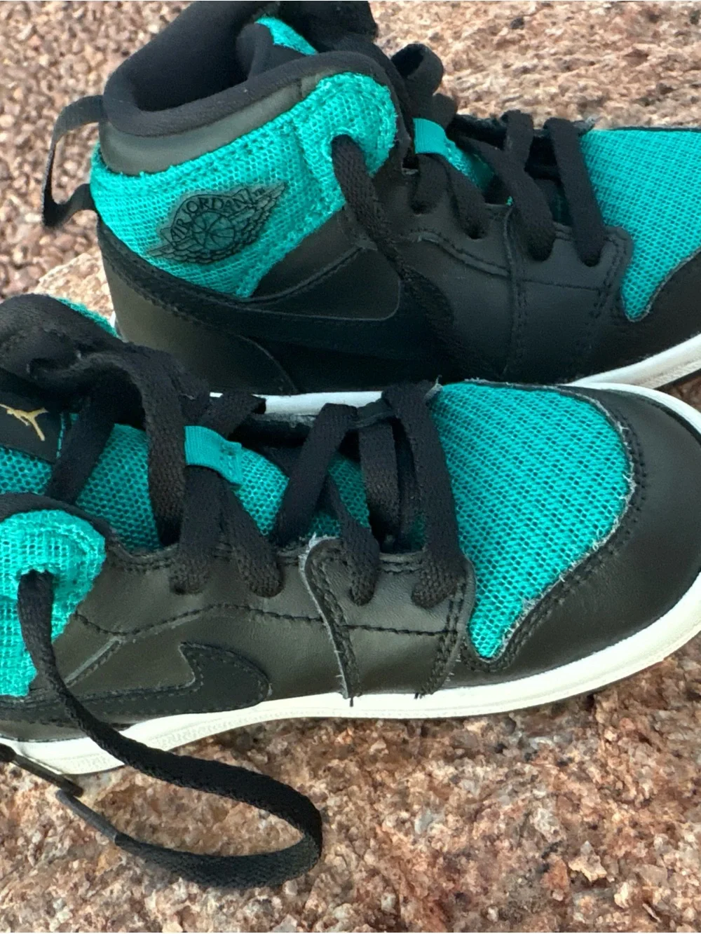 Nike Kids Teal and Black Mid-Top Sneakers